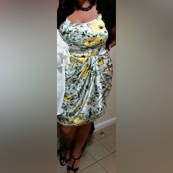 💛🌿🌼 White Satin Floral Dress 💛🌿🌼 Stunning! 🤍Size 14 - Picture 7 of 7